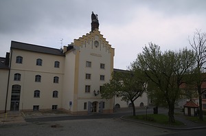 062.jpg