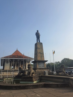 050.jpg